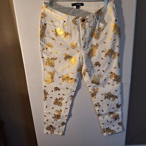 denim 24/7 Womens SZ 16W Color White with Gold Flowers and leaves Holiday Jeans